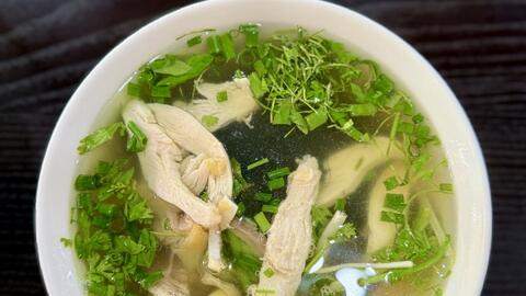 Cách làm miến gà ít calo cho bữa trưa giảm cân