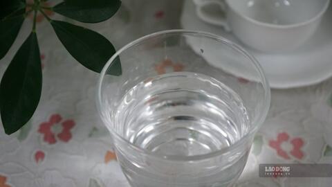 Tác hại không ngờ đối với thận khi uống nước quá nhiều và quá nhanh