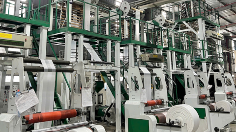 Doanh nghiệp nhựa 11 năm tuổi trước ngày lên HOSE: Lợi nhuận tăng mạnh, nợ vay đi lên và cổ phiếu rời xa đỉnh