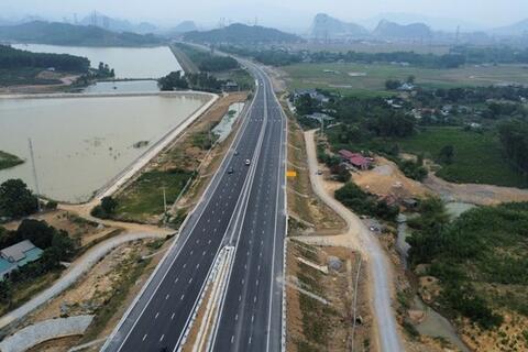 Bộ GTVT trả lời về sửa chữa quốc lộ, cao tốc ở Thanh Hóa