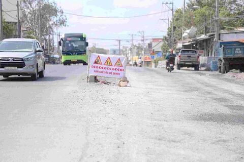 Dự án hơn 400 tỉ đồng ở TPHCM ì ạch, người dân khổ vì bụi