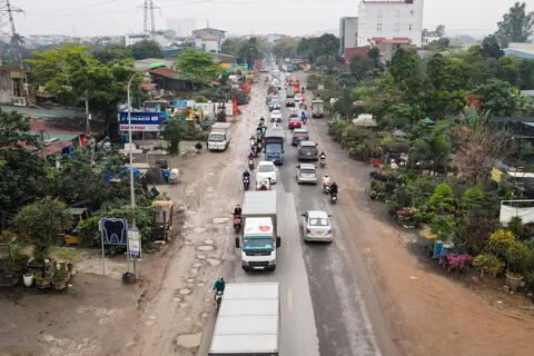 Loạt cầu đang được xây trên tuyến đường huyết mạch ở Hà Nội