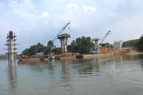 Thông xe kỹ thuật cầu Hiếu Liêm bắc qua sông Đồng Nai dịp 30.4