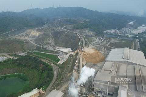 Cận cảnh bãi thải khổng lồ cạnh tỉnh lộ 152 của hóa chất Đức Giang