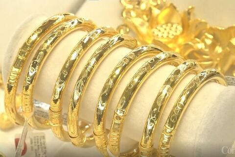 Giá vàng hôm nay (1/4): Neo cao hơn thế giới gần 30 triệu một lượng