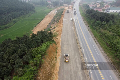 Nhịp thi công không nghỉ trên công trường cao tốc Nội Bài - Lào Cai
