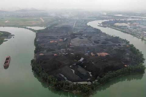 Người dân một thôn ở Hải Phòng khổ vì bụi than