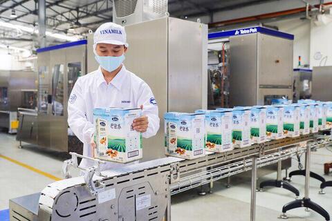 Vinamilk: Biên lợi nhuận gộp có thể sẽ giảm nhẹ trong các quý tới do áp lực giá nguyên liệu gia tăng