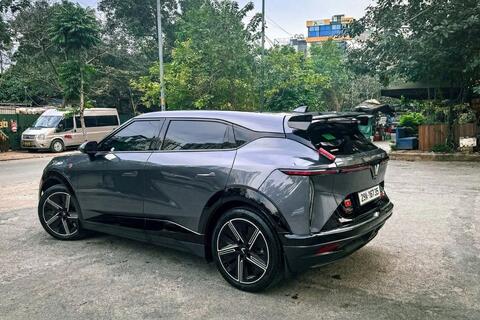 Sau gần 20 năm đi xe xăng, chủ xe chọn VinFast VF 7 vì “giá trị nhận được vượt xa mong đợi”