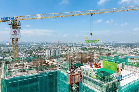 Dự án La Pura của Phát Đạt cất nóc tháp đầu tiên sau 6 năm thi công xây dựng