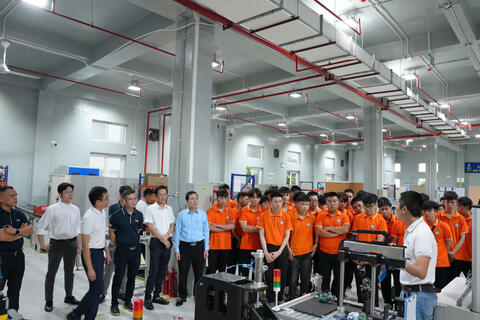Đào tạo tại doanh nghiệp: Cung ứng nhân lực chất lượng cho ngành công nghiệp