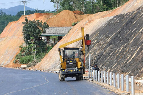 Cao tốc Hữu Nghị - Chi Lăng lỡ hẹn thông xe 27 km, dồn lực hoàn thiện tuyến chính