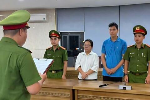 Triệt phá các đường dây kinh doanh sách điện tử tiếng Anh trái phép ở Đà Nẵng
