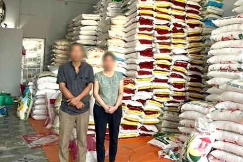 Khởi tố vợ chồng giám đốc ở Ninh Bình buôn bán gạo giả