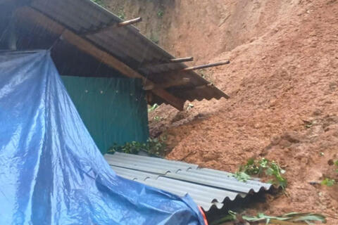 Mưa lớn gây sạt lở nghiêm trọng ở Mù Cang Chải, sơ tán khẩn cấp người dân