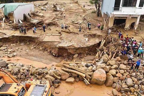 Mưa lớn dồn dập, 4 tỉnh miền núi đối mặt nguy cơ lũ quét, sạt lở đất