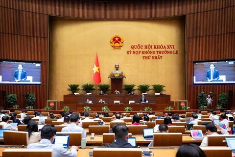 Quốc hội thảo luận ở hội trường về dự án Luật Phát triển đô thị
