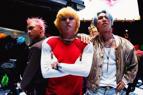 BIGBANG tái xuất đầy tự tin với MV “BiiiG” kỷ niệm 20 năm ra mắt