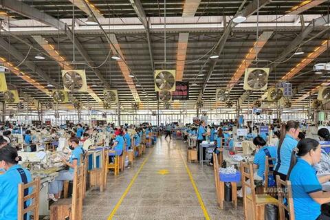 Công ty giày ở Đồng Nai tuyển nhiều công nhân với thu nhập 8,9 triệu đồng/tháng