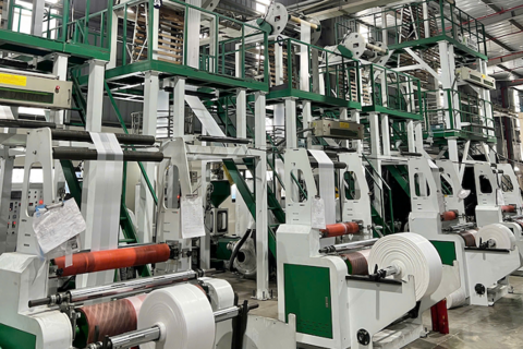 Doanh nghiệp nhựa 11 năm tuổi trước ngày lên HOSE: Lợi nhuận tăng mạnh, nợ vay đi lên và cổ phiếu rời xa đỉnh