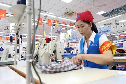 Nữ công nhân May 10 có sáng kiến tăng năng suất gấp 3 lần