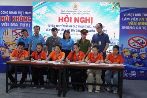 Công nhân Quảng Ngãi ký cam kết nói không với ma túy