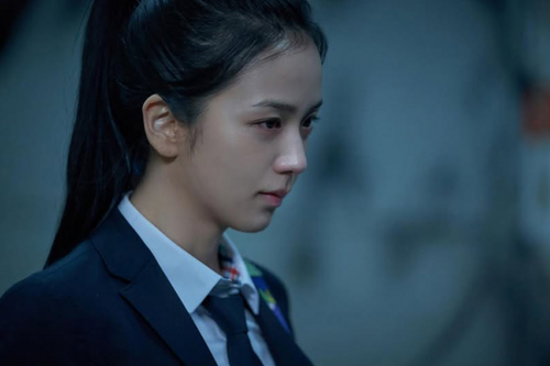 Tranh cãi tạo hình Jisoo (Blackpink) trong phim đóng cùng Lee Min Ho