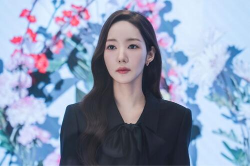 Park Min Young chỉ uống nước để giảm cân cho vai diễn mới