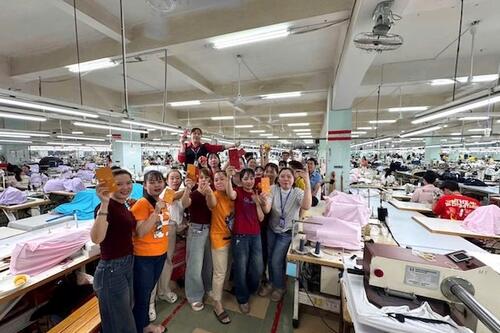 Người lao động Dệt may Việt Nam trở lại làm việc với nhiều niềm vui