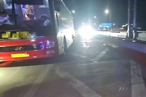 Xe khách chở quá 17 người trên cao tốc, bị phạt 127,5 triệu đồng