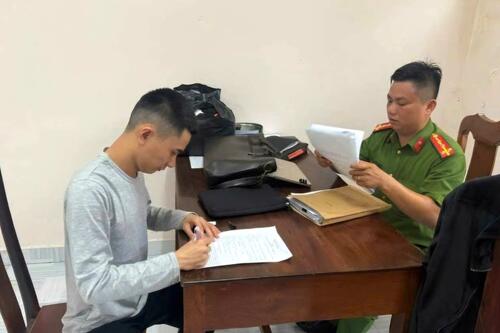 Công an vận động thêm một đối tượng truy nã ra đầu thú