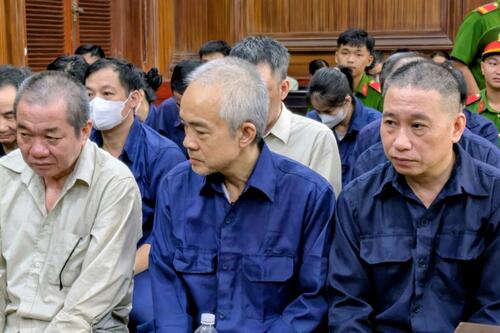 Cựu giám đốc dạy lái xe hầu tòa vụ đưa hối lộ cán bộ thuế 1 tỉ đồng