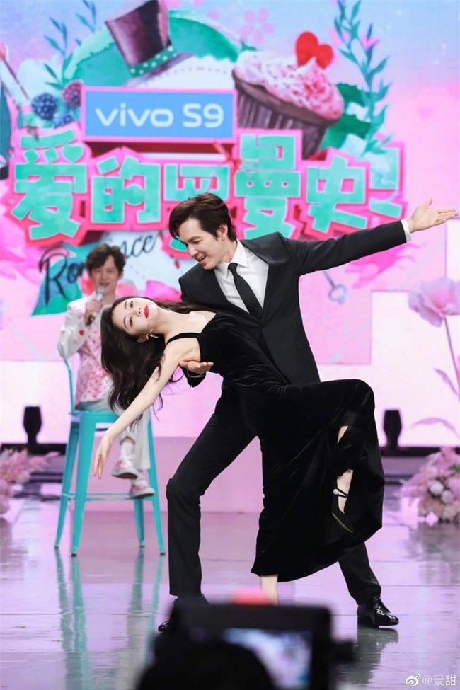 Phát sốt với cảnh tình tứ của Chung Hán Lương - Đàm Tùng Vận trên show, fan Cẩm tâm tựa ngọc rần rần vì điều này - Ảnh 2. Phát sốt với cảnh tình tứ của Chung Hán Lương - Đàm Tùng Vận trên show, fan Cẩm tâm tựa ngọc rần rần vì điều này - Ảnh 2.