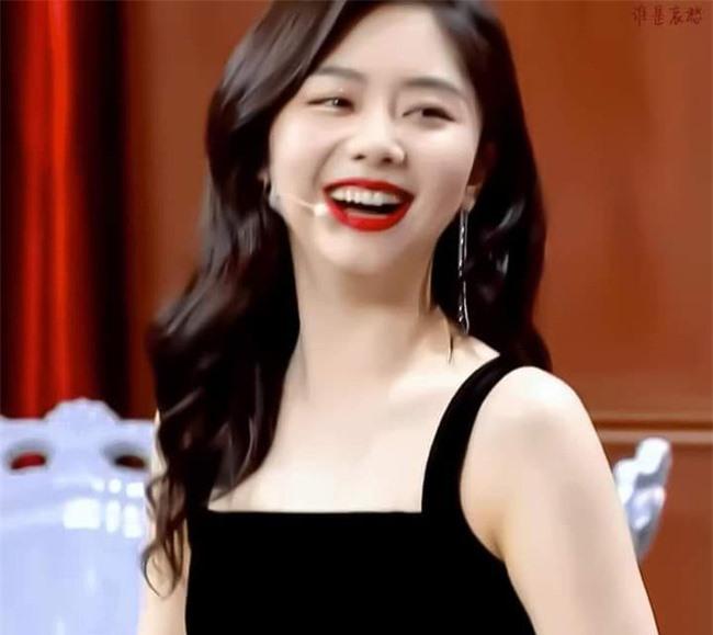 Phát sốt với cảnh tình tứ của Chung Hán Lương - Đàm Tùng Vận trên show, fan Cẩm tâm tựa ngọc rần rần vì điều này - Ảnh 8. Phát sốt với cảnh tình tứ của Chung Hán Lương - Đàm Tùng Vận trên show, fan Cẩm tâm tựa ngọc rần rần vì điều này - Ảnh 8.