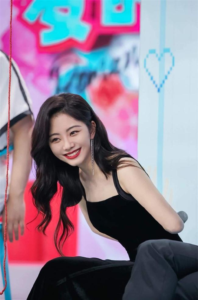 Phát sốt với cảnh tình tứ của Chung Hán Lương - Đàm Tùng Vận trên show, fan Cẩm tâm tựa ngọc rần rần vì điều này - Ảnh 9. Phát sốt với cảnh tình tứ của Chung Hán Lương - Đàm Tùng Vận trên show, fan Cẩm tâm tựa ngọc rần rần vì điều này - Ảnh 9.