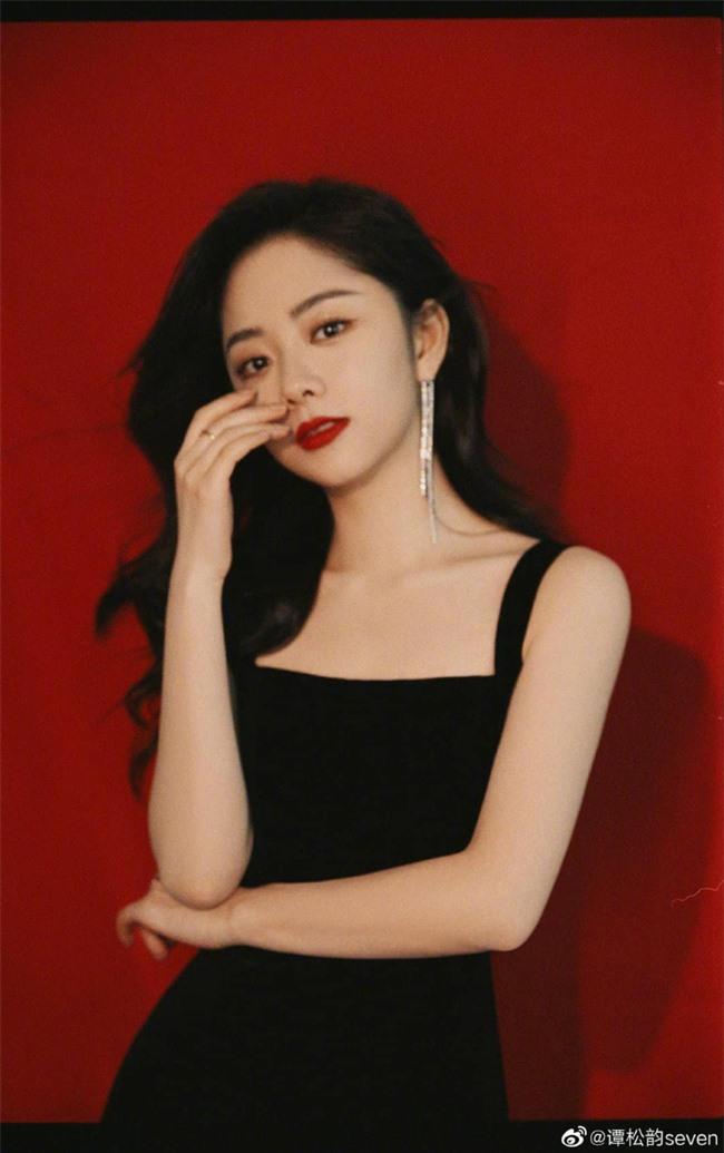 Phát sốt với cảnh tình tứ của Chung Hán Lương - Đàm Tùng Vận trên show, fan Cẩm tâm tựa ngọc rần rần vì điều này - Ảnh 6. Phát sốt với cảnh tình tứ của Chung Hán Lương - Đàm Tùng Vận trên show, fan Cẩm tâm tựa ngọc rần rần vì điều này - Ảnh 6.