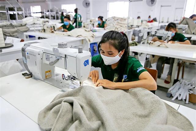 Nghị quyết 105 hỗ trợ doanh nghiệp vượt dịch COVID-19 - Ảnh 1. Nghị quyết 105 hỗ trợ doanh nghiệp vượt dịch COVID-19 - Ảnh 1.