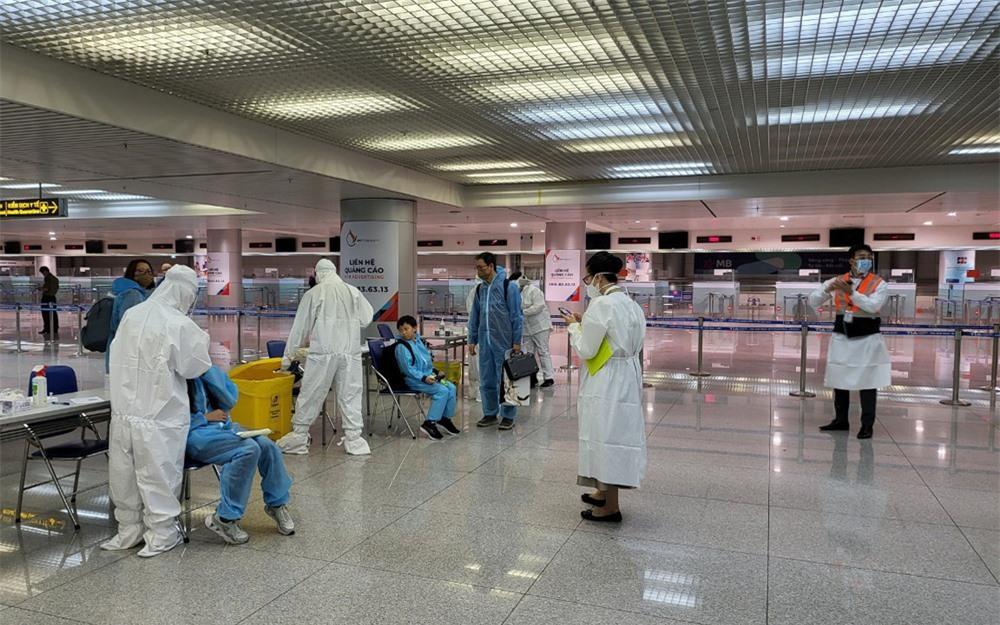 Bộ Y tế cảnh báo nguy cơ cao lây lan Omicron ra cộng đồng - Ảnh 1. Bộ Y tế cảnh báo nguy cơ cao lây lan Omicron ra cộng đồng - Ảnh 1.