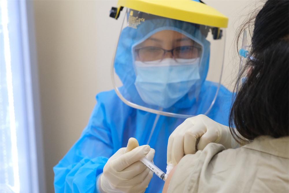 Bộ Y tế cảnh báo nguy cơ cao lây lan Omicron ra cộng đồng - Ảnh 3. Bộ Y tế cảnh báo nguy cơ cao lây lan Omicron ra cộng đồng - Ảnh 3.