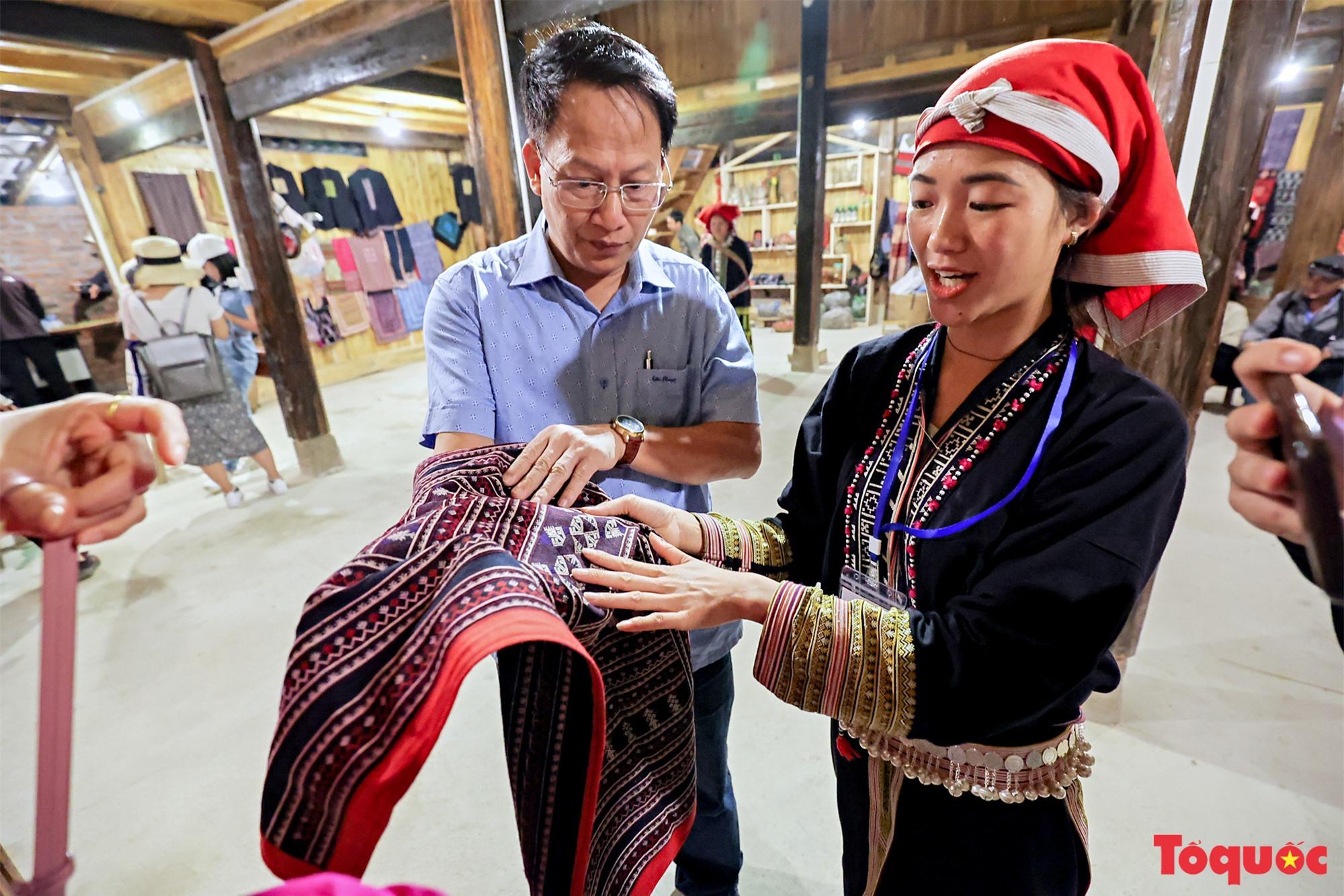 Doanh nghiệp chuẩn bị nguồn nhân lực như thế nào khi ngành du lịch mở cửa trở lại ? - Ảnh 2. Doanh nghiệp chuẩn bị nguồn nhân lực như thế nào khi ngành du lịch mở cửa trở lại ? - Ảnh 2.