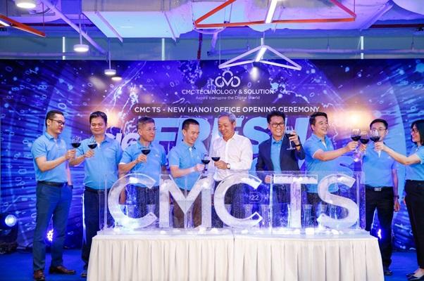 CMC TS kỷ niệm 3 năm hợp nhất và khai trương văn phòng mới tại Toà nhà CMC, Duy Tân, Hà Nội.