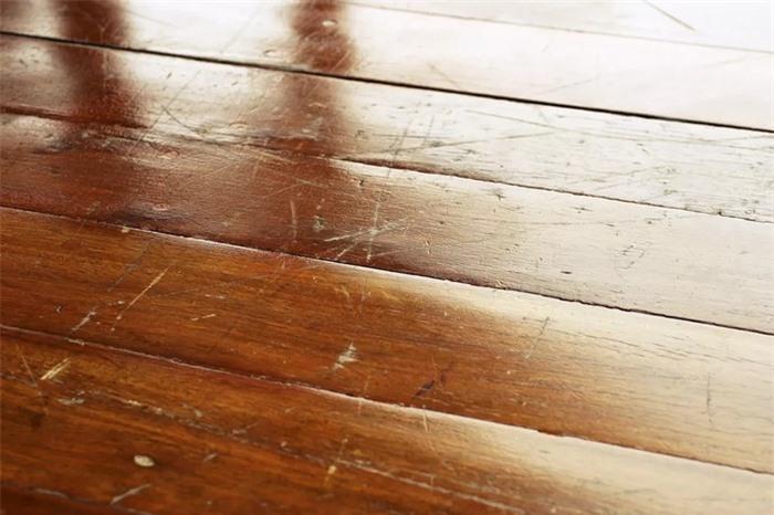 ‘Ghim’ ngay bí kíp này sàn gỗ cứng sẽ không bị xước nữa