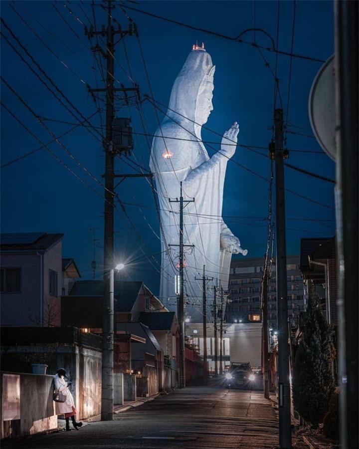 Thành phố có tượng Phật Quan Âm khổng lồ, cư dân đứng ở đâu đều có thể ngắm được - 12