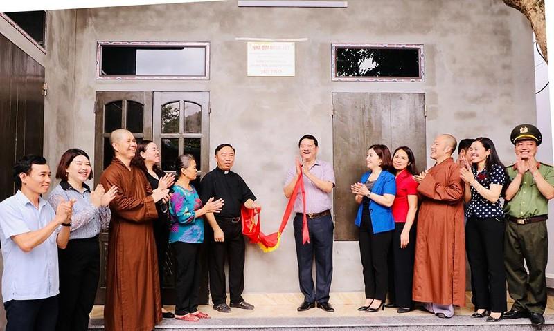 Ninh Bình: Khánh thành 2 ngôi nhà đại đoàn kết tặng hộ nghèo ảnh 2