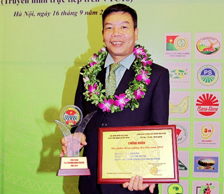 Ông Đỗ Tiến Sỹ đại diện Công ty Traphaco Sa Pa nhận giải thưởng sản phẩm nông nghiệp tiêu biểu. Ông Đỗ Tiến Sỹ đại diện Công ty Traphaco Sa Pa nhận giải thưởng sản phẩm nông nghiệp tiêu biểu.