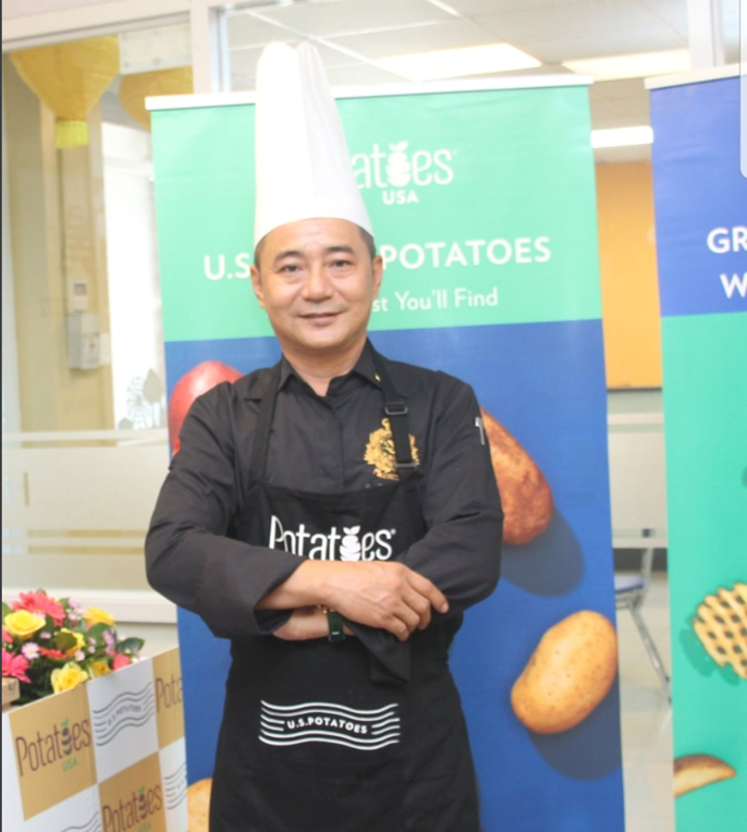 Chef Lê Xuân Tâm - Chủ tịch - Hiệp Hội Siêu Đầu Bếp Thế Giới tại Việt Nam; Tổng bếp trưởng nhà hàng MOO BEEF;