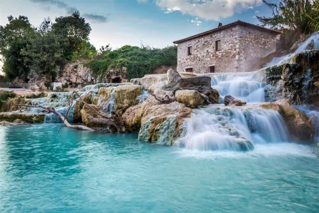 Chiêm ngưỡng vẻ huyền ảo của những suối nước nóng đẹp nhất thế giới