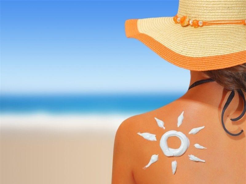 Chống nắng đúng cách khi đi biển