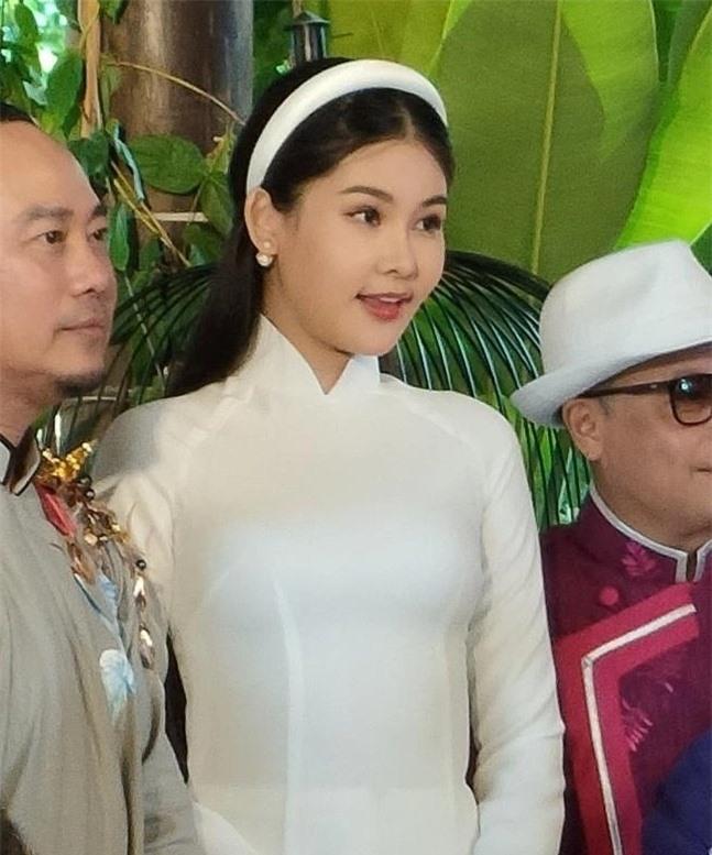 Hoa hậu Lê Âu Ngân Anh khoe nhan sắc thật đẹp mê hồn sau khi thông báo sắp lên xe hoa
