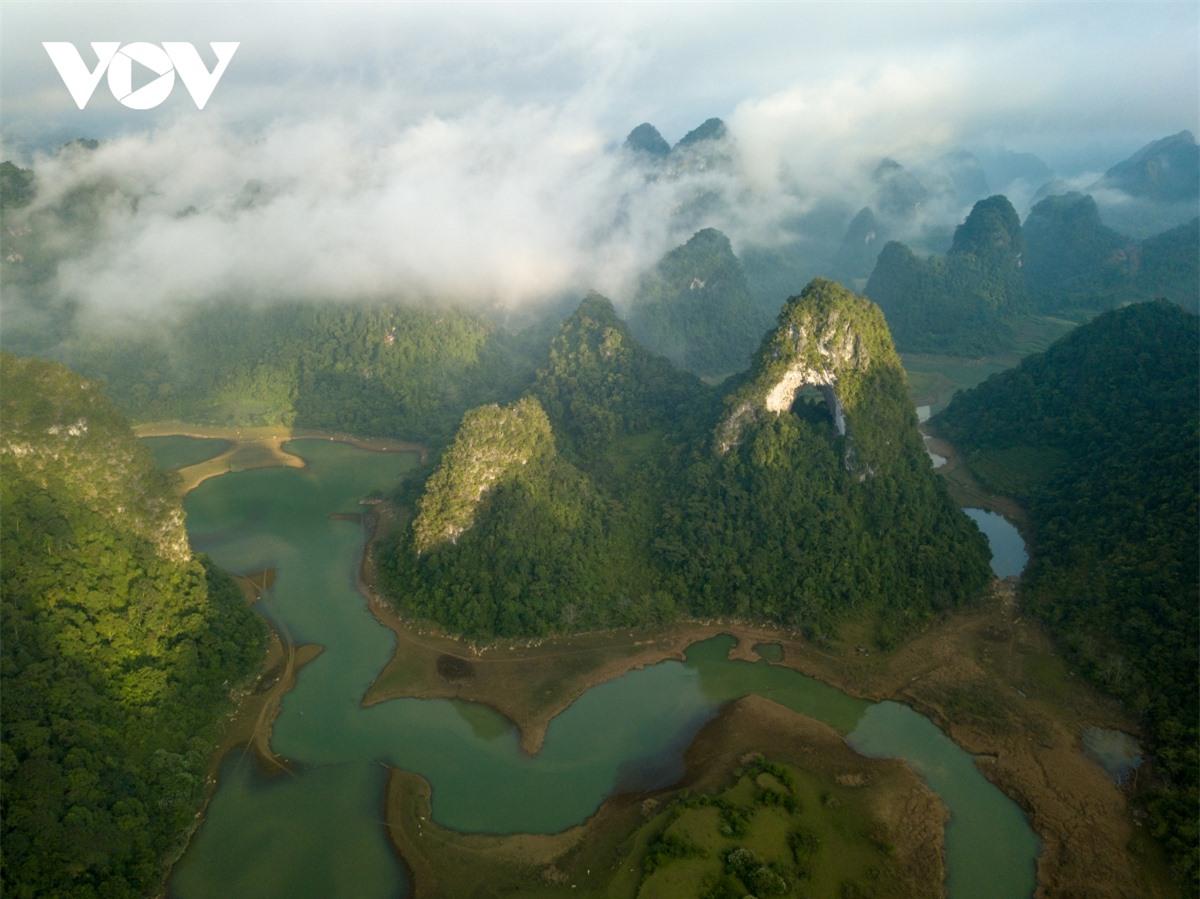 chiem nguong ve dep ky quan mat than nui tai cao bang hinh anh 1